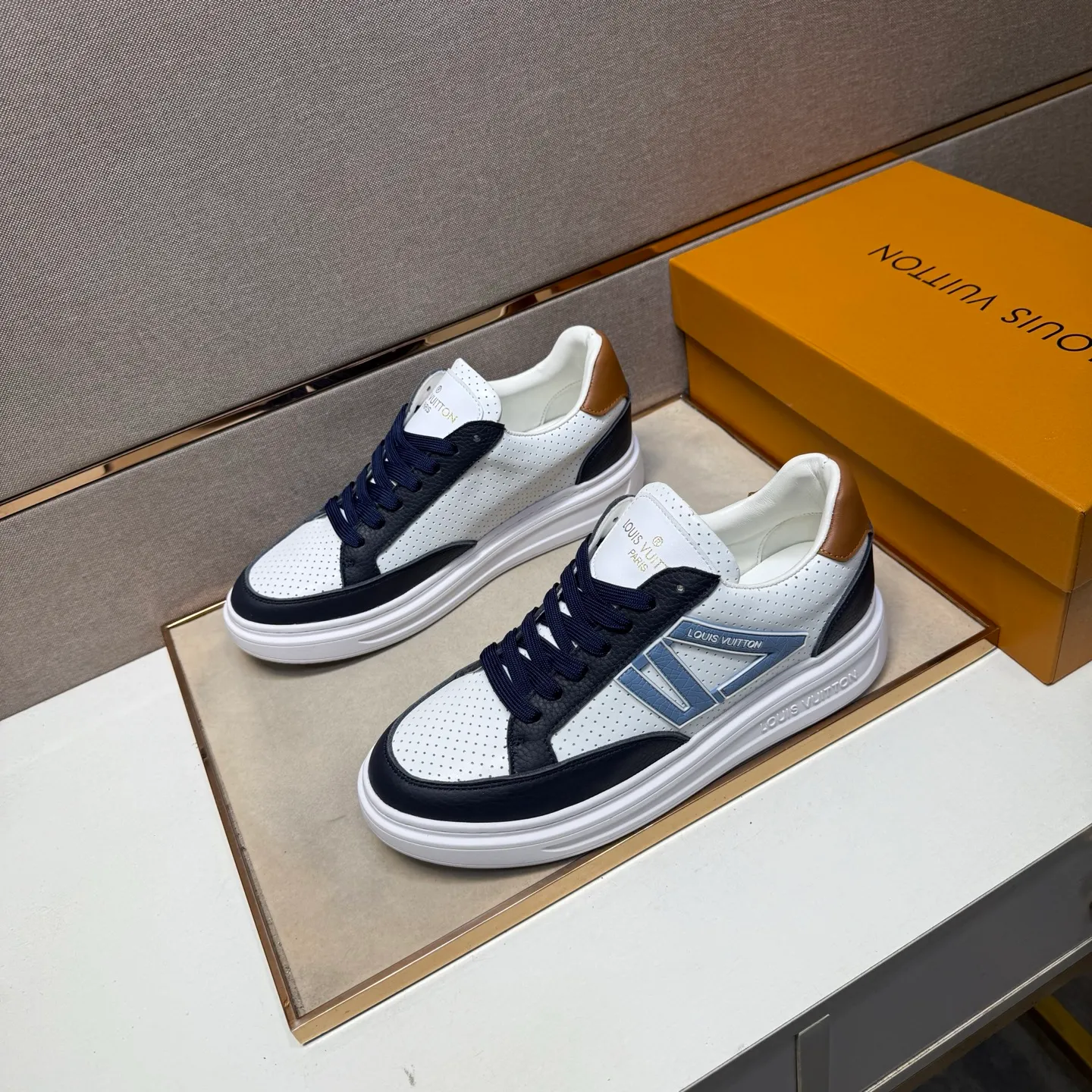⬛️Men's shoes 💰p420 [LV～] Men's casual shoes 2025z cabinet sales simultaneously 🔶Size: 38-44 #️⃣ 🔷6 colors🔜The upper is made of multi-material splicing ➕Genuine leather lining, comfortable and breathable, sole: original comfortable and wear-resistant outsole, ⚠️Real thing📱Photographed🎬The real thing is better📢📢📢